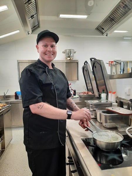 Marco beim Kochen